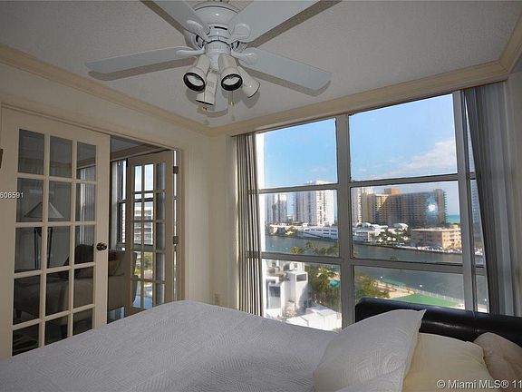 5th image of 800 Parkview Dr APT 902