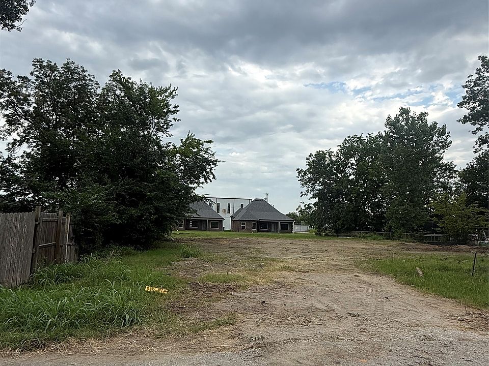 2nd image of 208 W 1st St