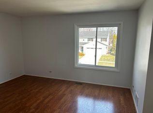 213 Amber Ln, Vernon Hills, IL