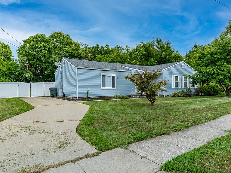 1013 Virginia Ave — Photo 23