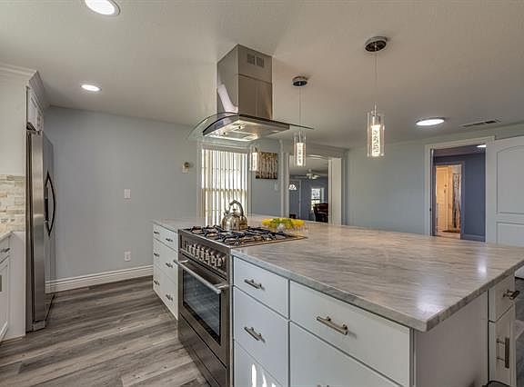 4th image of 502 Jones St
