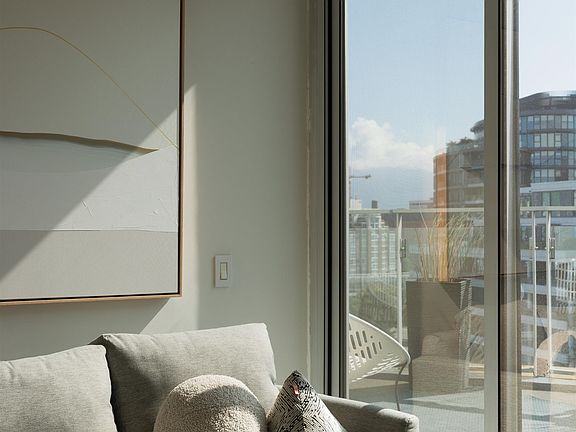 5th image of 1661 Ontario St #1103