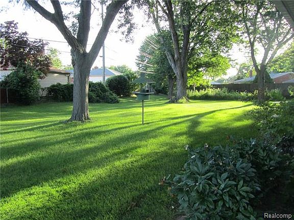 3rd image of 26441 Baldwin St