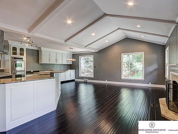 3rd image of 8711 Capitol Ave