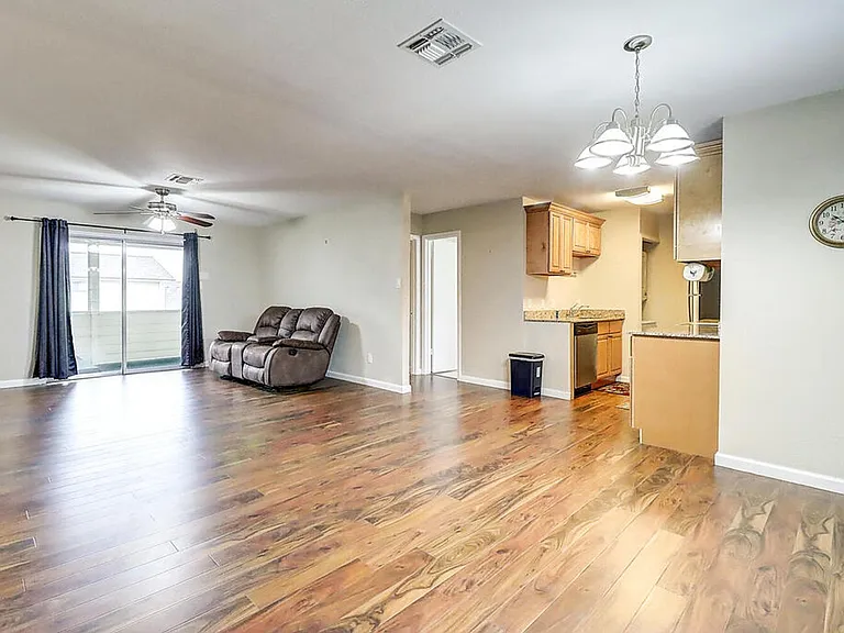 1011 Ennis Joslin 234 — Photo 7