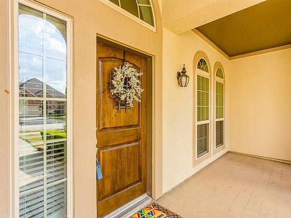 2nd image of 5031 Blackwater Ln
