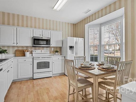 5th image of 3037 Mannington Dr