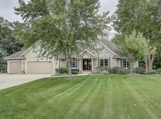 5205 W Princeton Pines Ct, Franklin, WI 53132