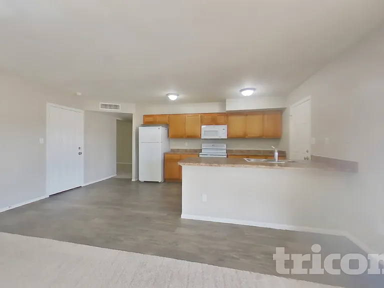 3849 W Poinsettia Dr — Photo 4