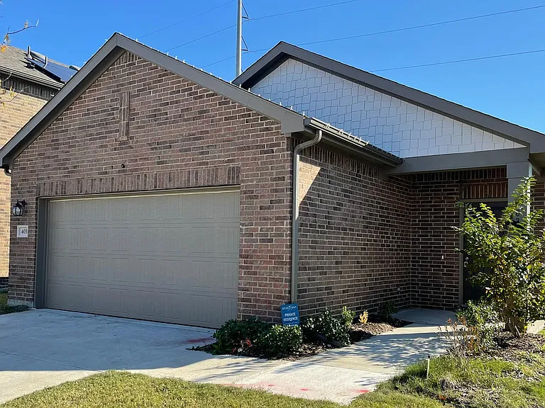 403 Covington Cv — Photo 2