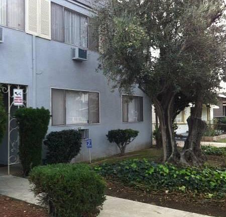 2nd image of 805 S Broadway #4