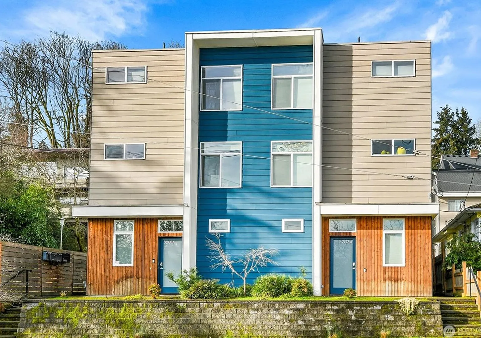 8BR Ravenna Home Steps from UW Ideal for Groups! — Photo 1