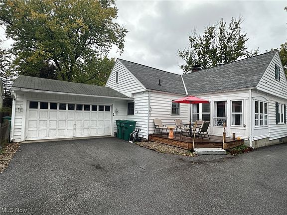 5th image of 466 Eastlawn St
