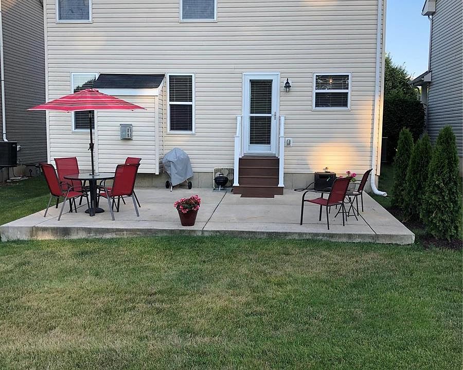 2nd image of 441 Parkgate Dr