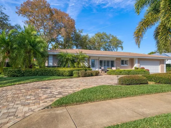 802 Osceola Rd, Belleair, FL 33756