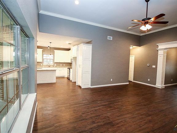 5th image of 301 Ambrose Avenue