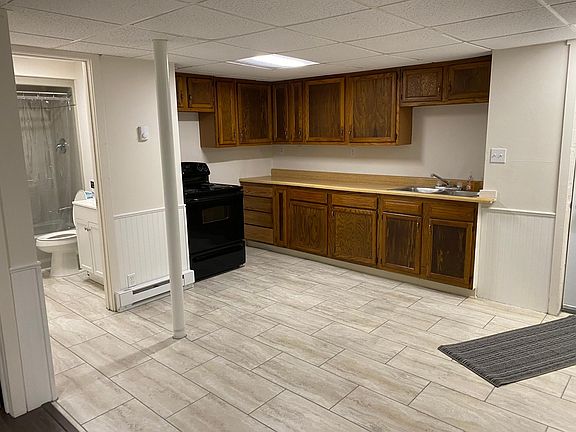 4th image of 1010 Gaston Ave