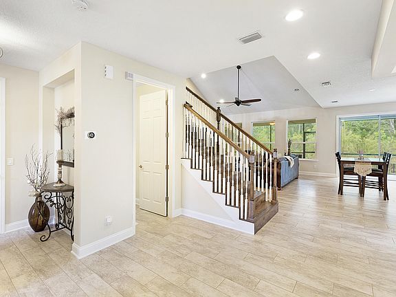 5th image of 771 ASPEN LEAF Drive