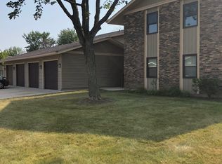 5865 Rembrandt Ct #28A, Hanover Park, IL 60133