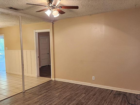 5th image of 310 N Parkdale Dr