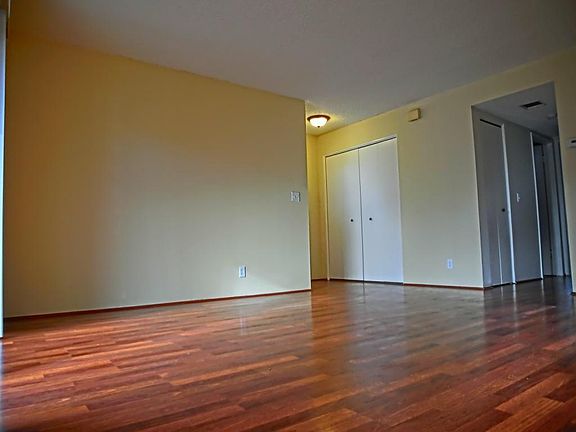 4th image of 1384 Palm St