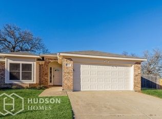 5501 Wildview Ct, Arlington, TX 76017