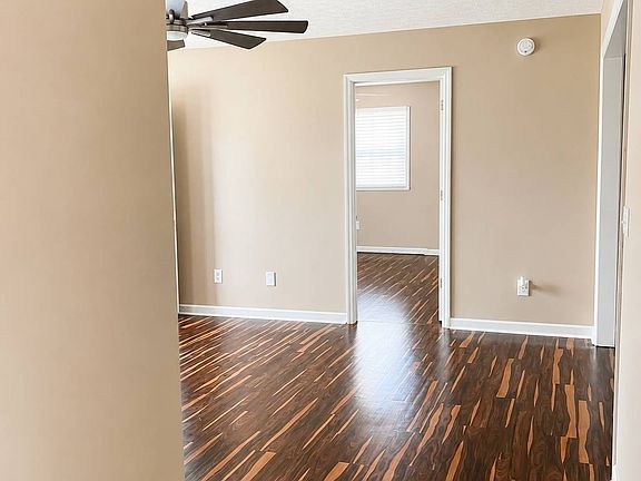 5th image of 28 Hawthorne Dr
