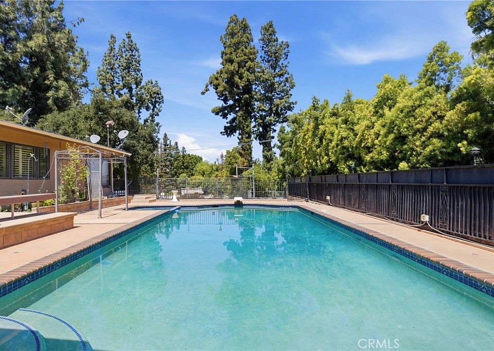 1st image of 4908 Calvin Ave