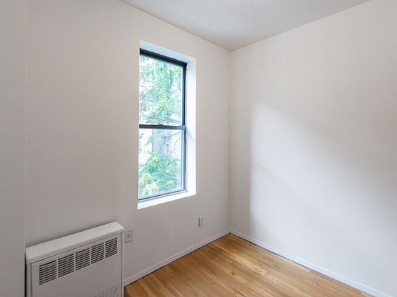 3rd image of 417 E 65th St APT 12a