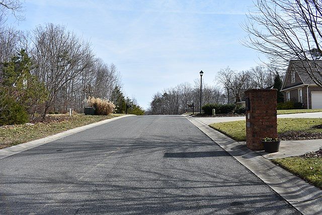 1st image of 524 Coman Ln