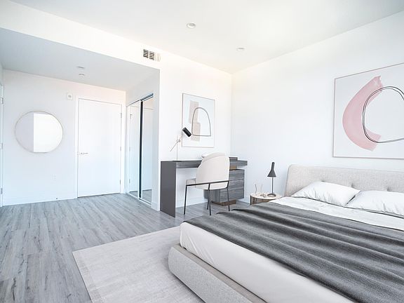 3rd image of 338 N Mariposa Ave #101A