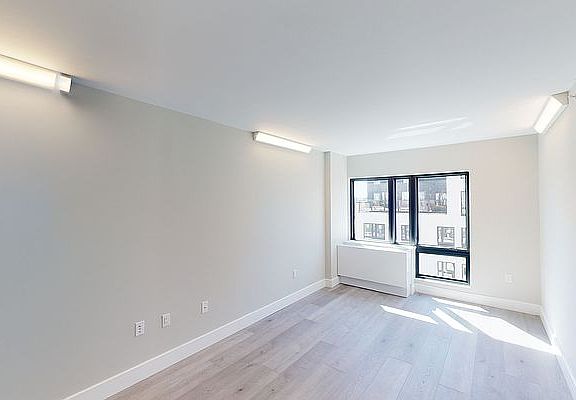 3rd image of 118 Suydam St #302