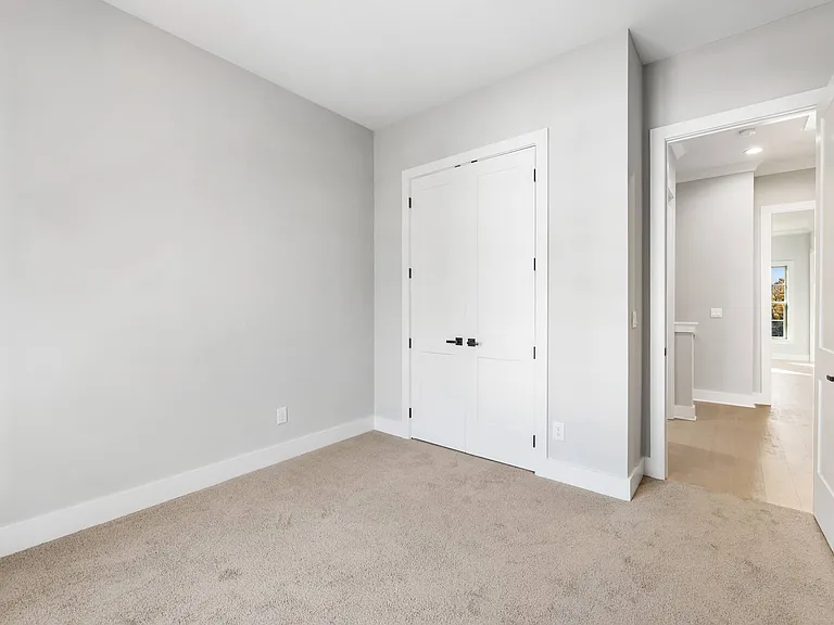 2035 Parkside Ln — Photo 34