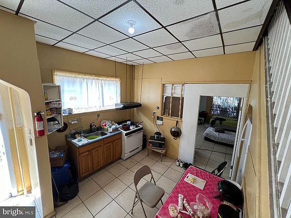 3rd image of 1154 Mercy St