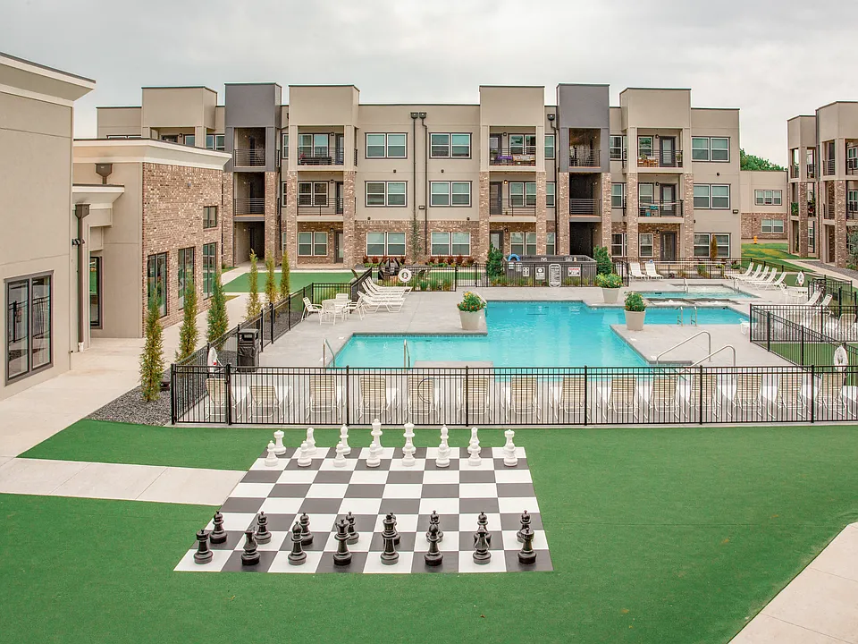 Crown at Seven Oaks Apartment Homes