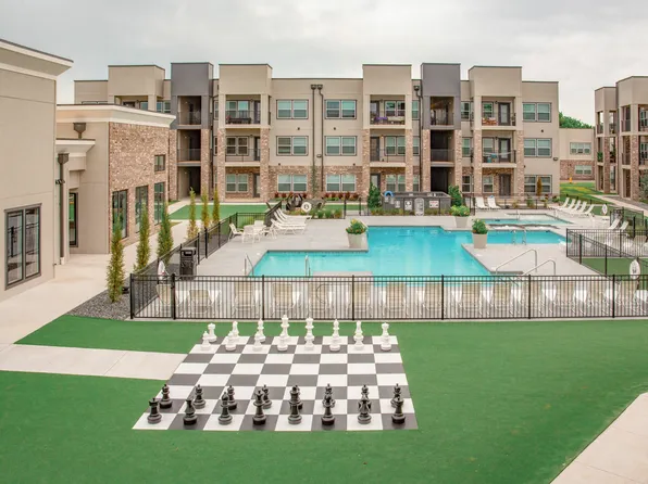 Crown at Seven Oaks Apartment Homes