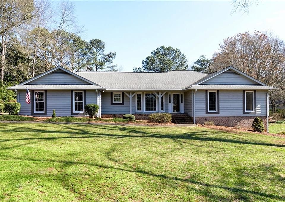1st image of 210 Saddle Horn Cir