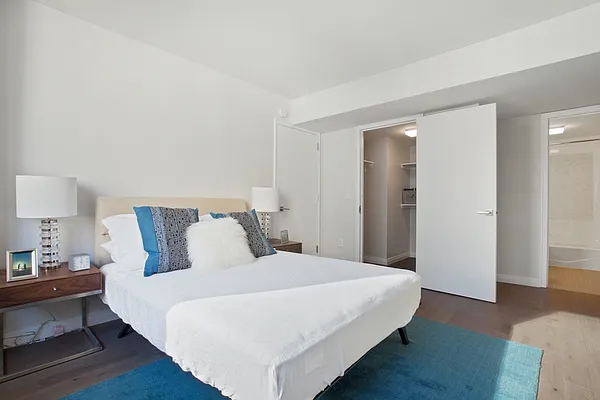 Rented by Greystar | media 35