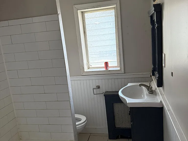 216 E 24th St #1 — Photo 12