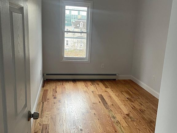 4th image of 35 William St Floor 2
