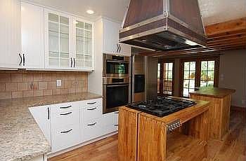 4th image of 1783 E Hubbard Ave