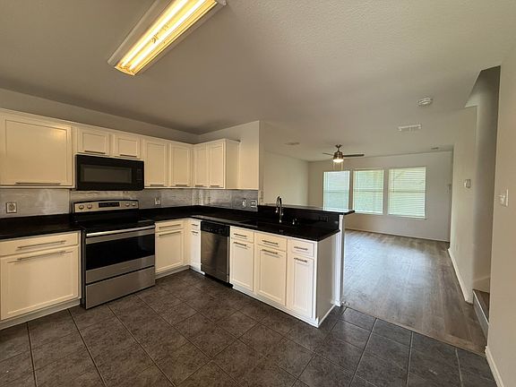 4th image of 2013 Gardenia Dr