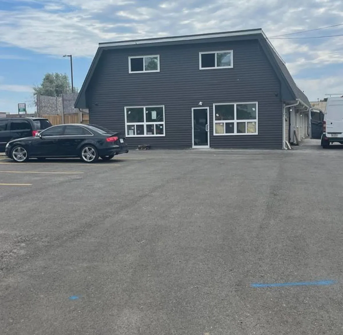 4 bed, $2,300 — Photo 2