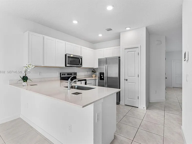 4825 Dillion St — Photo 16