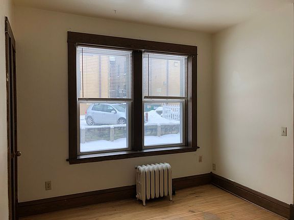 3rd image of 1117 W Franklin Ave #102