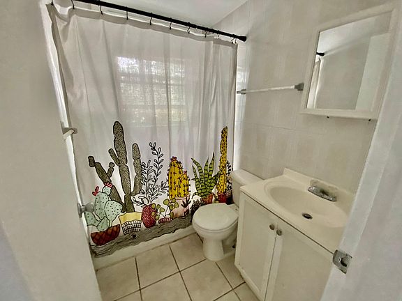 4th image of 238 NE 28th St #5