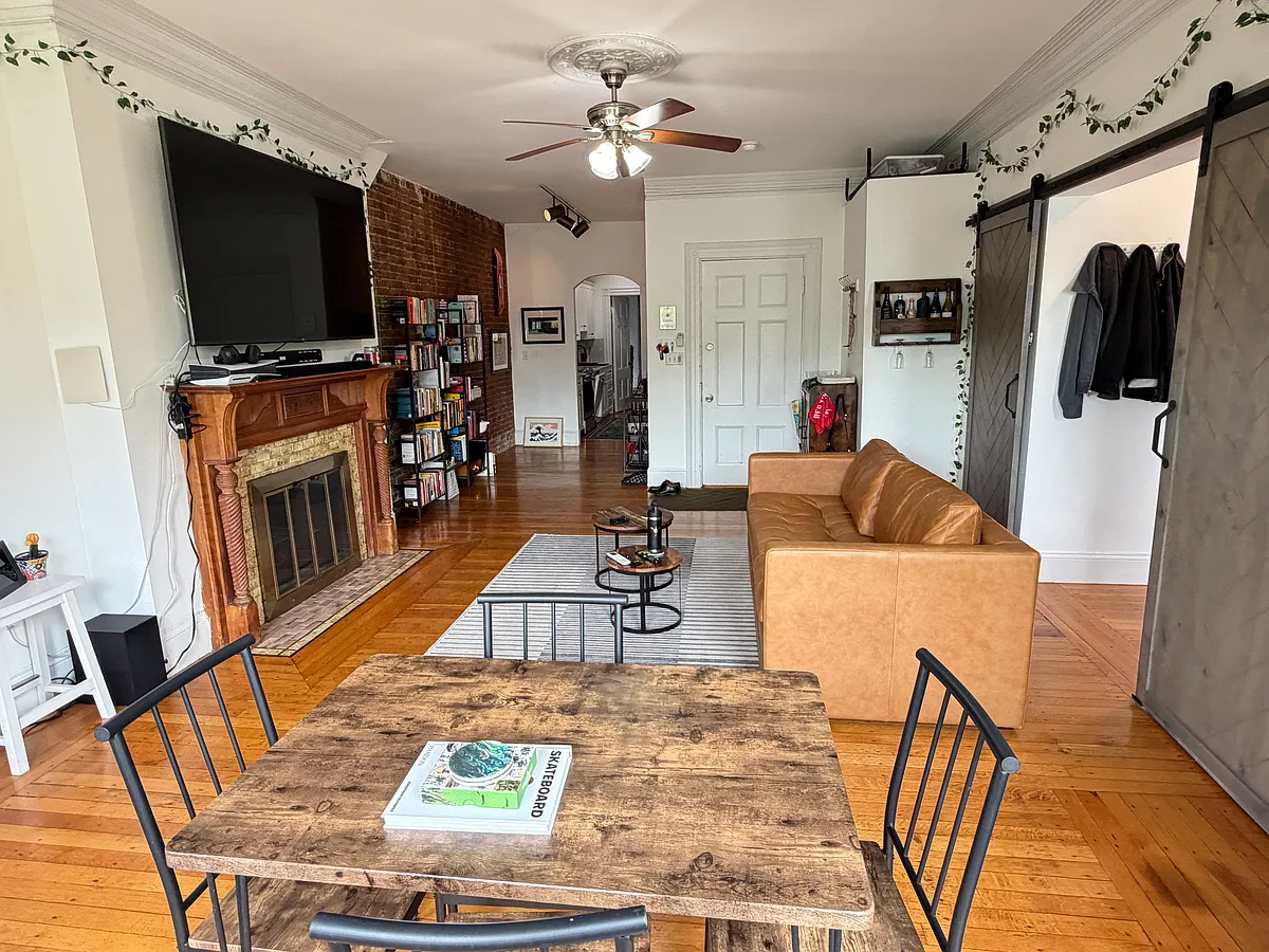 Building Photo - 918 Beacon St #2