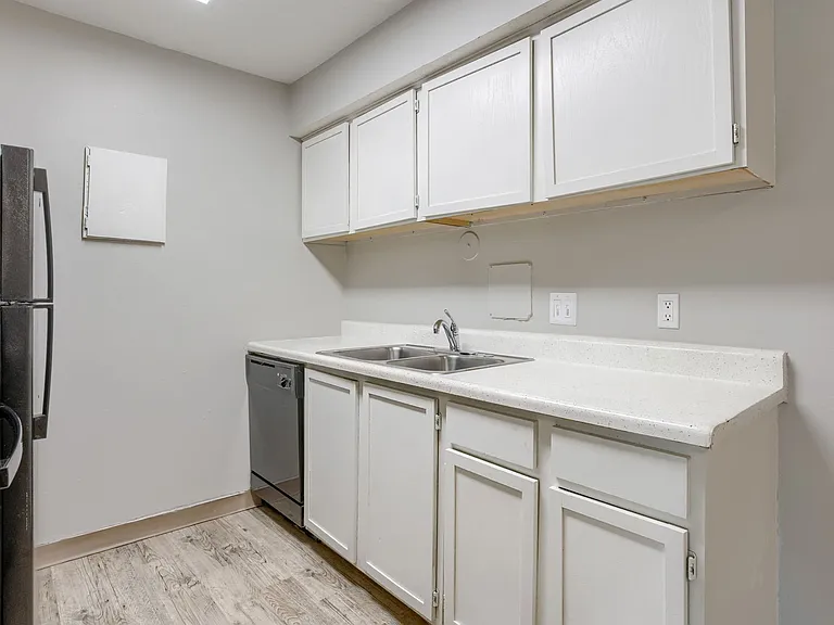 Brent Village — Photo 10