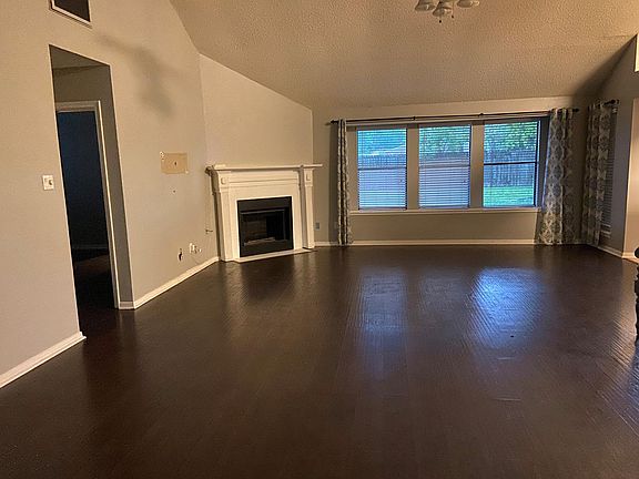 3rd image of 3115 Southdown Dr
