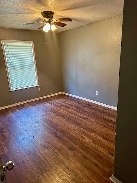 1bd/1ba with Balcony — Photo 2